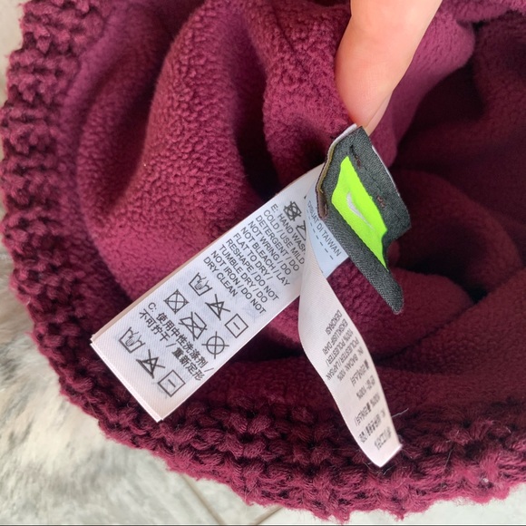 Nike Knit Beanie Vegan Fur Pompon Hat - Picture 9 of 10